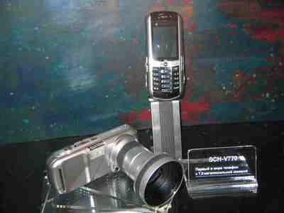 Samsung V770 - первый в мире мобильный телефон с 7-мегапиксельной фотокамерой